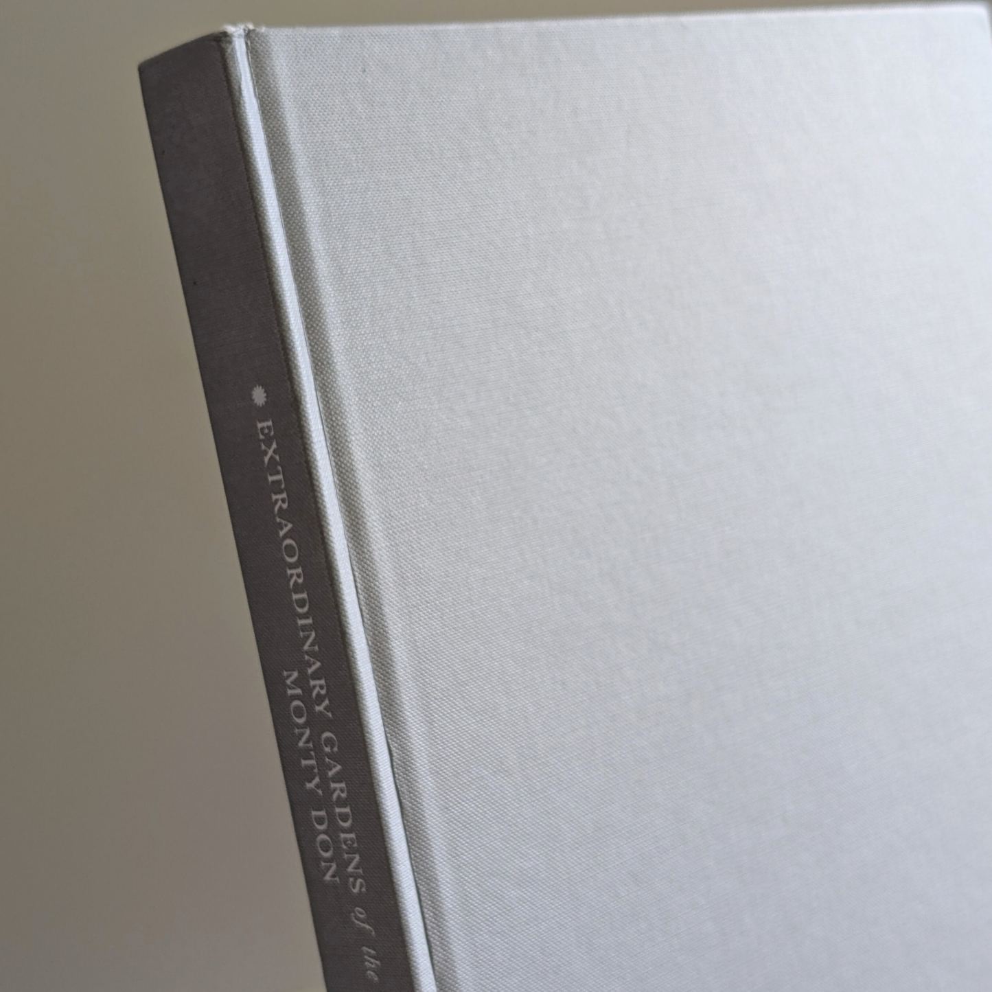 Extraordinary Gardens Book