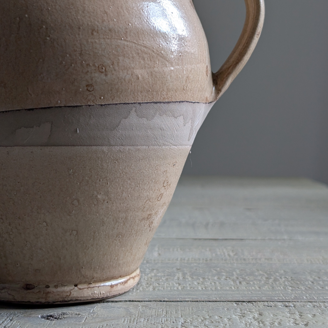 Single Handle Beige Glaze Pot