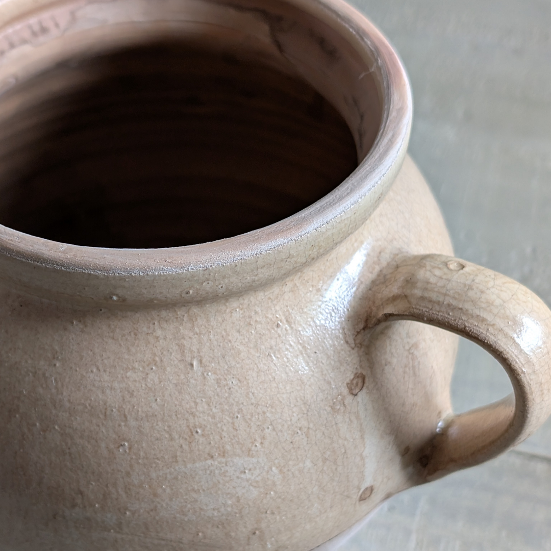 Single Handle Beige Glaze Pot