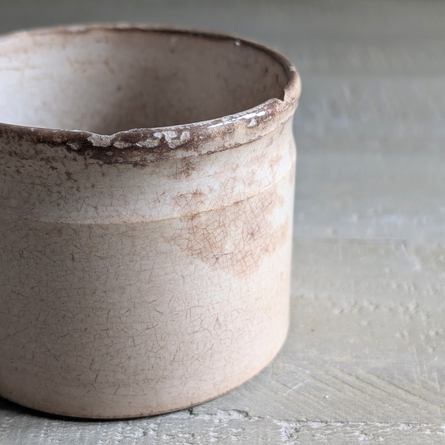 Small Cream Mottled Pot