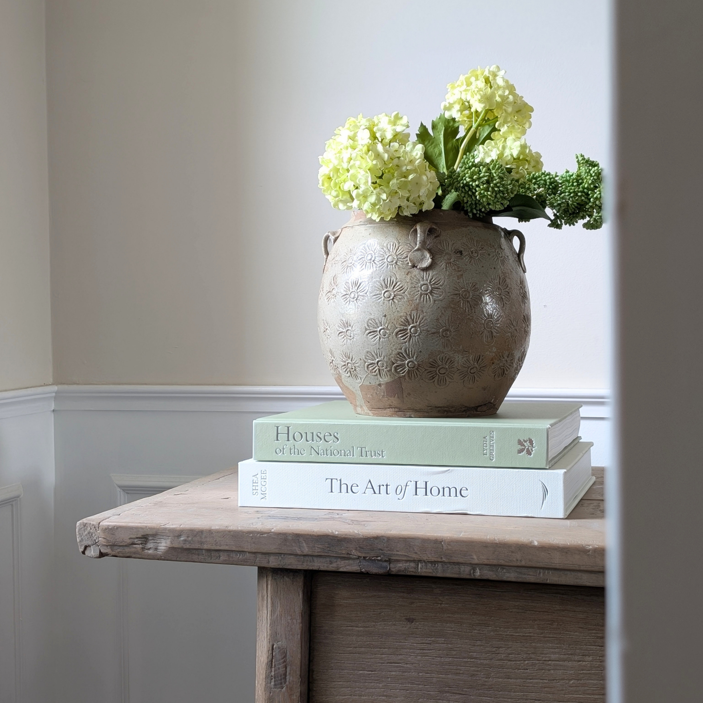 Houses of the National Trust Book