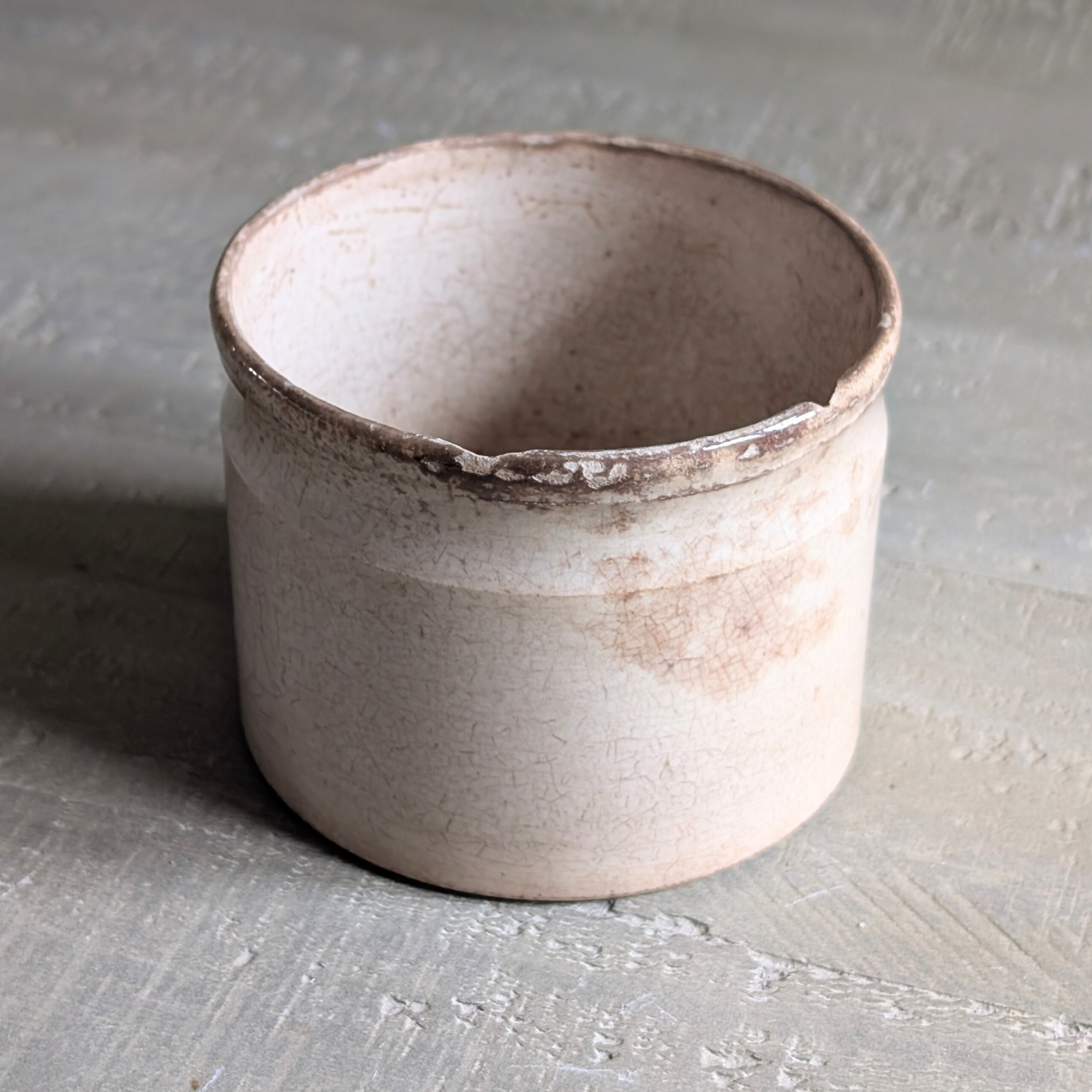 Small Cream Mottled Pot