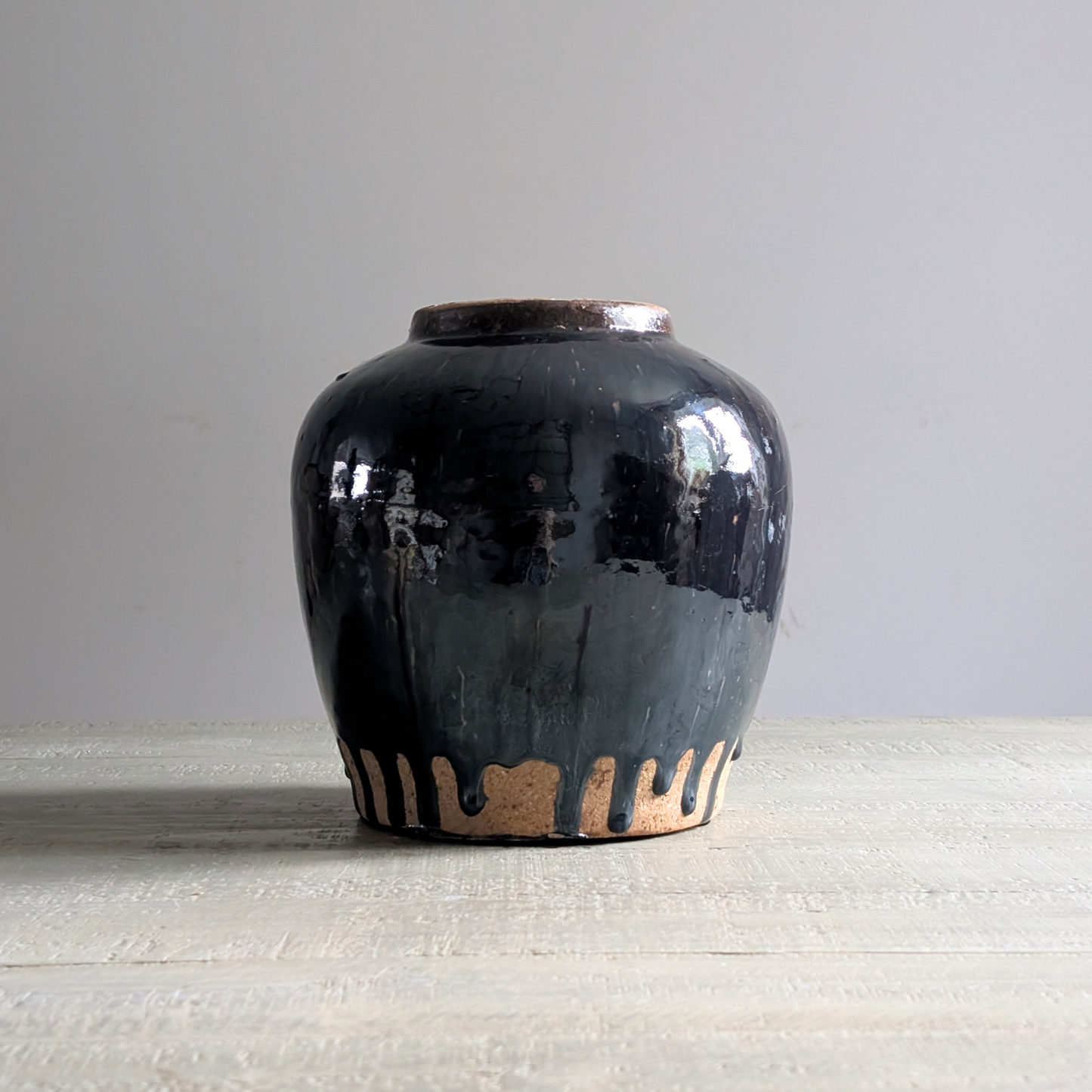 Large Black Chinese Pot