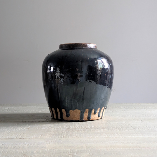 Large Black Chinese Pot