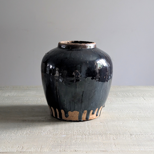 Large Black Chinese Pot