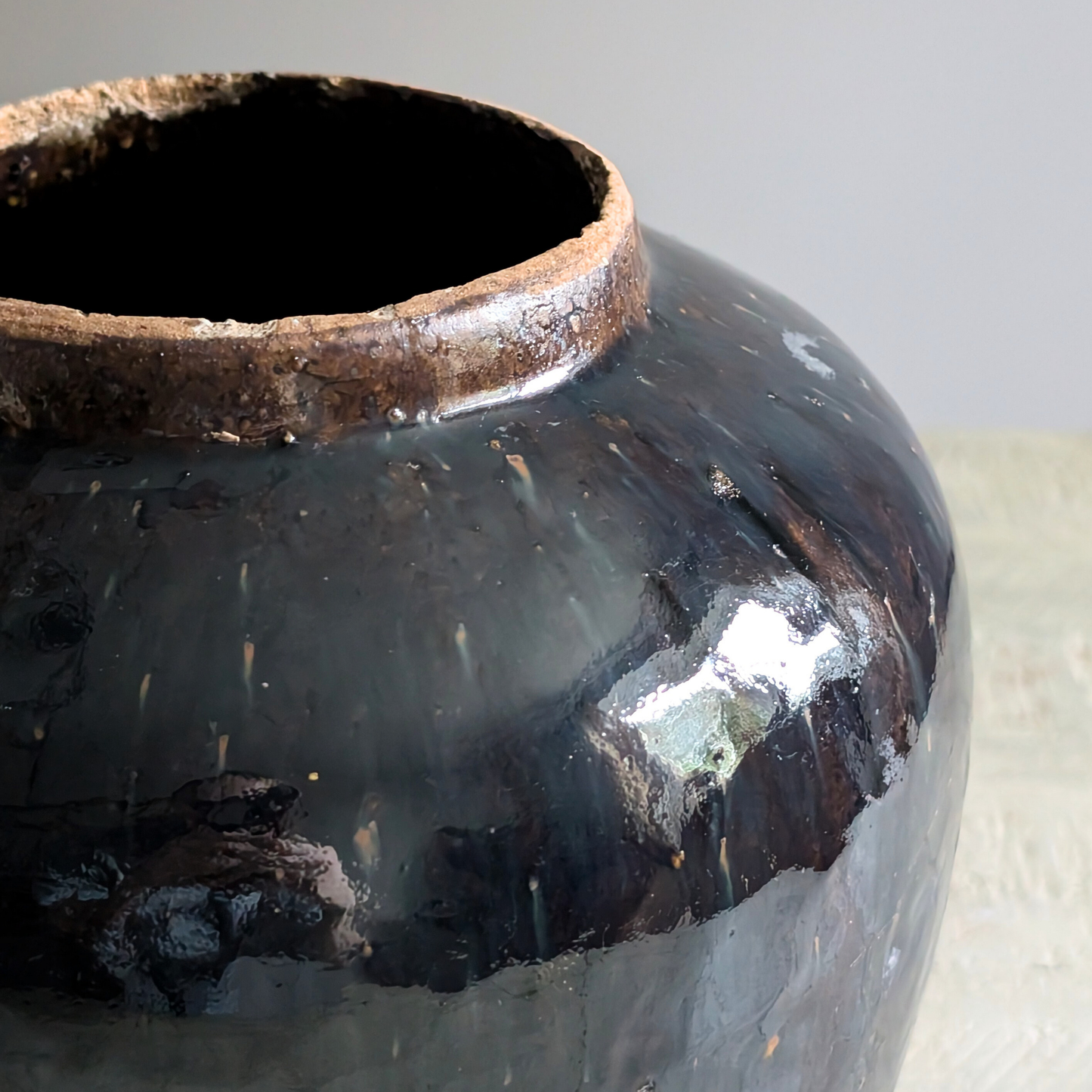 Large Black Chinese Pot