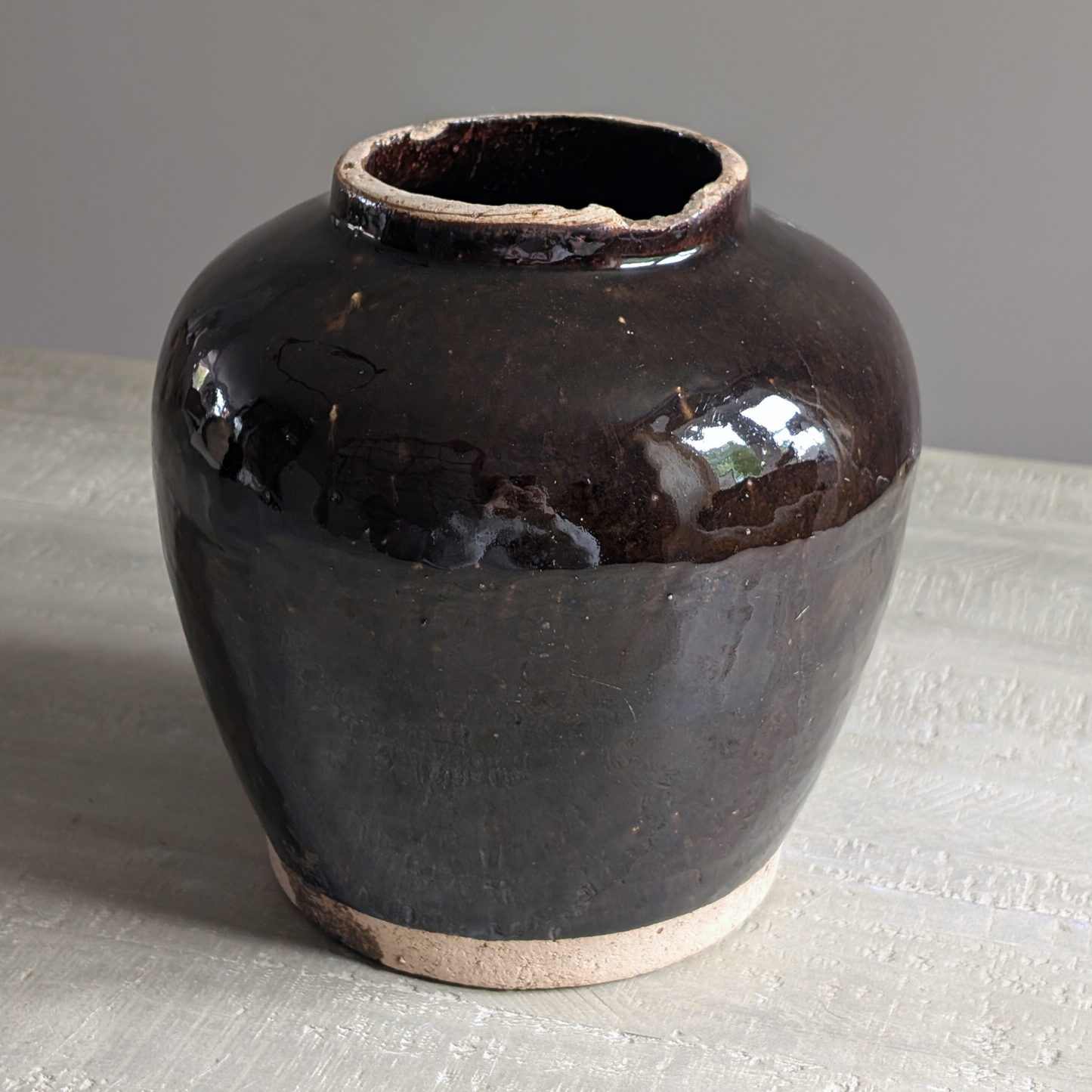 Large Black Chinese Pot