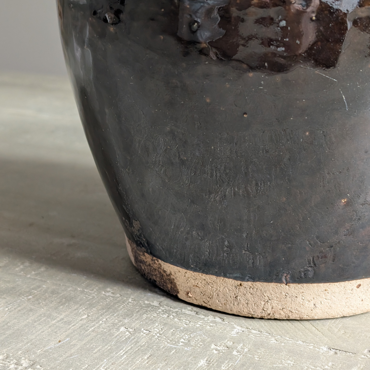 Large Black Chinese Pot