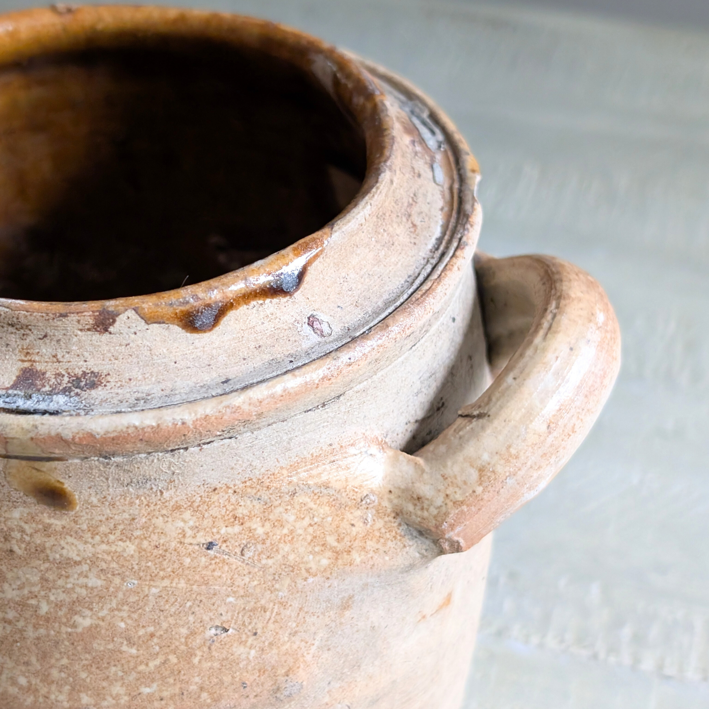 Small Neutral French Pot